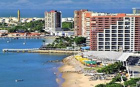 Seaflats Iate Plaza Hotel